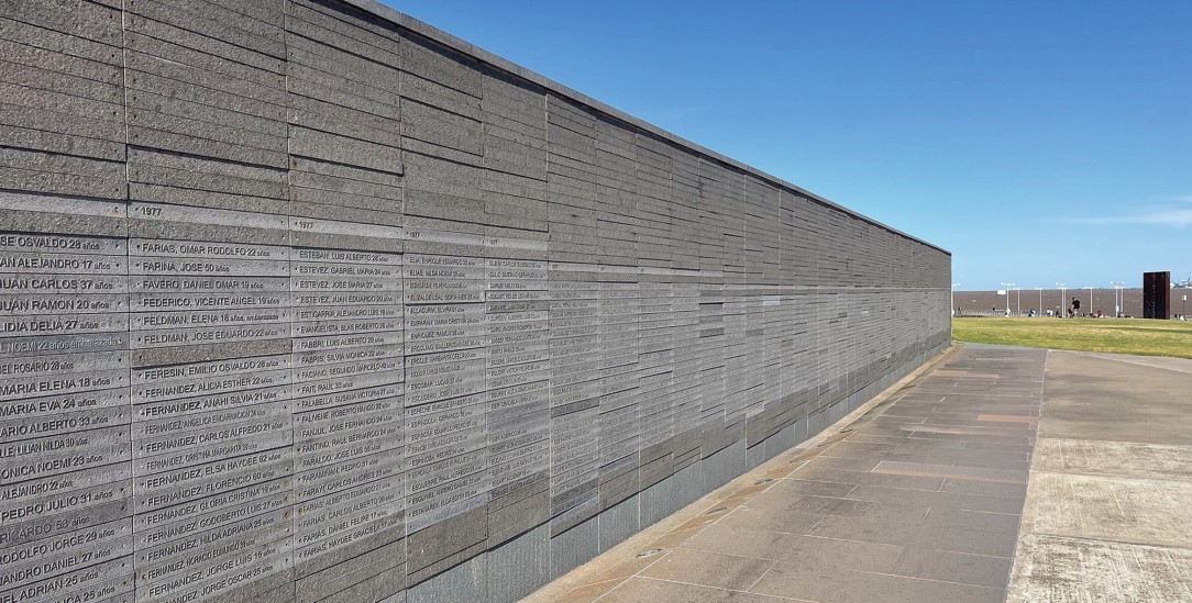 Buenos Aires: Mauer der Schande mit so vielen Namen von Opfern.(Foto: Manuel Meyer)
