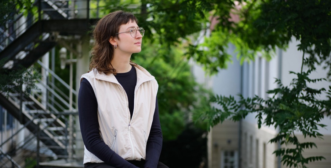 Mal sehen: Ob Mia Federmann Pfarrerin werden will, weiß sie jetzt noch nicht. Aber die großen Fragen nach Gott und der Welt interessieren sie sehr. (Foto: Thomas Dinges)