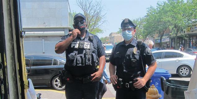 Auf Streife in Camden: Officer Syms und Officer Stires (Foto: Hahn)