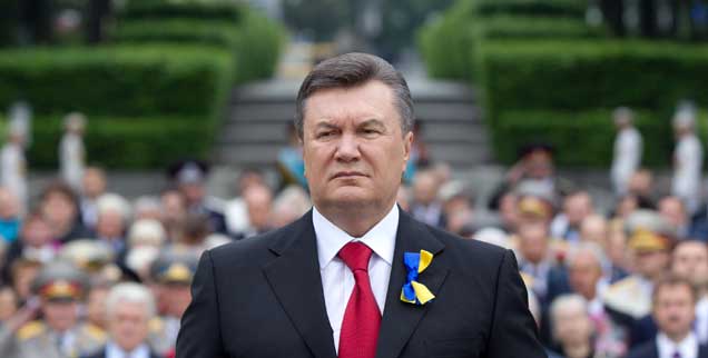Wie es Viktor Janukowitsch, dem gelernten Gasinstallateur, in der Sowjetunion gelungen ist, aus schwierigsten Verhältnissen aufzusteigen, liegt im Dunkeln. Als Präsdient der Ukraine stützt sich der 61-Jährige auf eine stark ausgebaute Polizei und auf reiche Geschäftsleute (Foto:pa/Mosienko)

