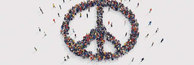 Leidenschaft für den Frieden: Der Pazifismus der Friedensbewegung wird gerne als idealistisch belächelt. Doch er ist eine politische und religiöse Kraft, die das Zusammenleben der Völker verändern kann (Foto: alphaspirit/Fotolia)