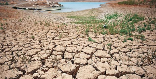 Unumkehrbare Verluste: Ein fast ausgetrockneter Stausee im Süden Spaniens. (Foto: pa/Felipe Passolas)