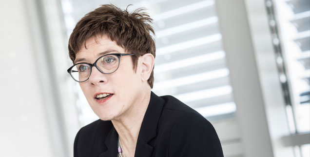 »Das Bewusstsein, dass es Größeres gibt, als wir es sind, relativiert die eigene Bedeutung. Das ist ein befreiender Gedanke. Er befreit auch von den eigenen Dämonen« Annegret Kramp-Karrenbauer (Foto: Stephan Pramme)