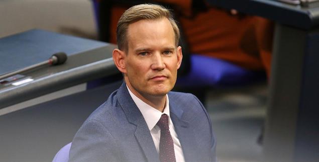  Erst den Alten medizinische Behandlung verwehren - und wem danach? Der CDU-Bundestagsabgeordnete und Drogenbeauftragte der Bundesregierung, Hendrik Streeck, fordert, Hundertjährigen keine teure Krebsbehandlung mehr zu gewähren. (Foto: PA/dts-Agentur)