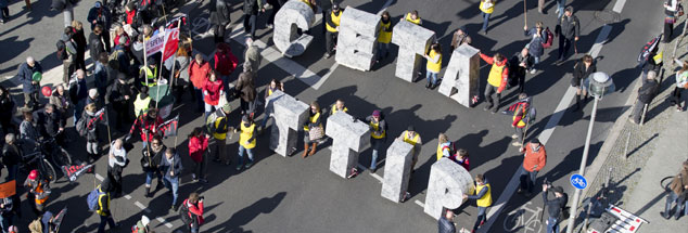Der Protest gegen die geplanten Freihandelsabkommen TTIP und Ceta bringt immer wieder viele Menschen auf die Straßen  (Foto: pa/dpa/Kay Nietfeld)