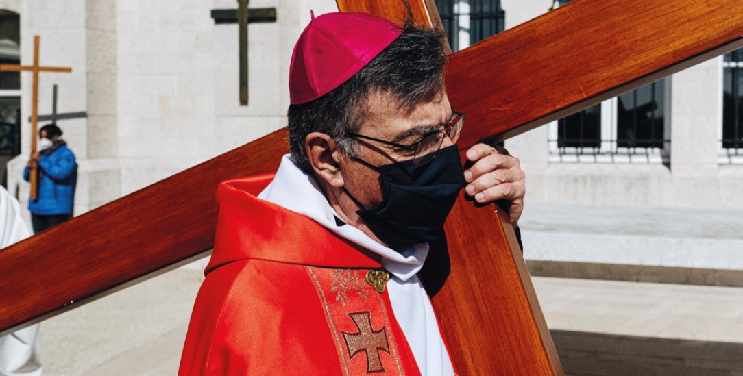 Frankreich, katholische Kirche, Michel AupetitDa war er noch Erzbischof: Michel Aupetit bei der Karfreitagsprozession. (Foto: picture alliance/dpa/MAXPPP