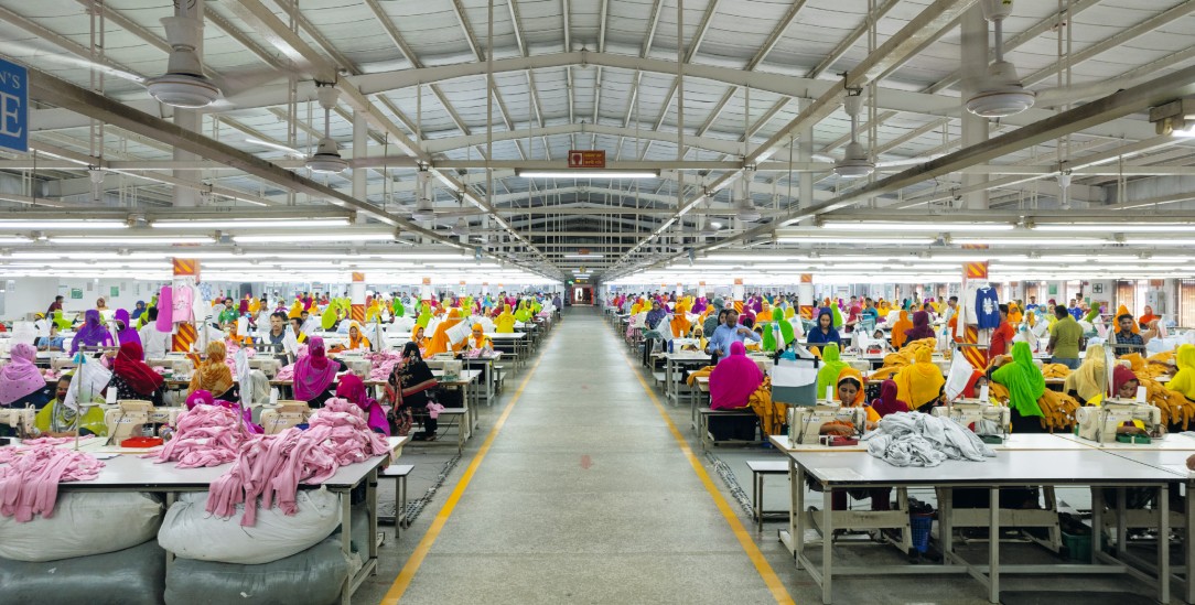 Arbeiten in einer Textilfabrik in Bangla Desh: Nicht einmal zehn Minuten Pause sind erlaubt. (Foto: PA / Zumapress / Joy Saha)