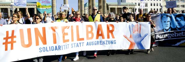 Bündnis»Unteilbar«: Mehr als 200.000 Menschen demonstrieren im Oktober 2018 in Berlin gegen Rassismus und Ausgrenzung. (Foto: pa/Marcel Delamer/Geisler-Fotopress)