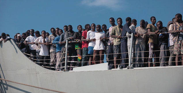 Seit 2014 sind durch die EU-Marinemission Sophia rund 45.000 Menschen aus dem Mittelmeer gerettet worden. Künftig überlässt die EU Flüchtlinge, die Schiffbruch erleiden, ihrem Schicksal (Foto: pa/Pacific Press/Michele Amoruso)