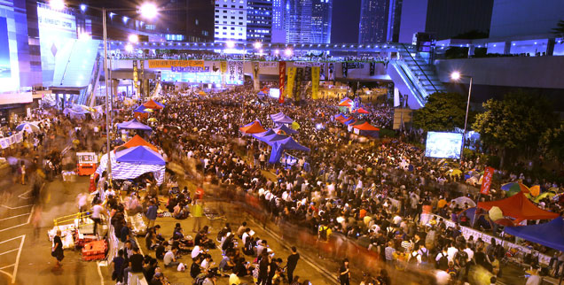 Machtvoller Protest: Peking ist bislang nicht auf die Forderung der Demonstranten nach einer freien Wahl des Verwaltungschefs im Jahr 2017 eingegangen. Neu ist, dass die Hongkonger Wirtschaftselite bisher schweigt und sich nicht offen auf die Seite Chinas stellt (Foto: pa/landov/Stephen Shaver)