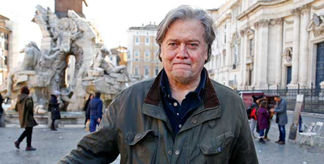 Nationalpopulist Steve Bannon: Häufig in Rom, im März 2018 posiert er auf der Piazza Navona. (pa/REUTERS/Tony Gentile)