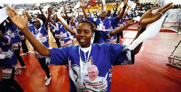 Begrüßungstanz für den Papst: Große Freude in Mosambik (Foto: pa/Reuters/Yara Nardi)