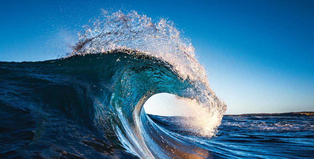 Schrecklich schön: Das Meer trägt und es verschlingt. Es übersteigt und ist etwas, was wir doch zugleich selbst sind. (Foto: istockphoto/Philip Thurston) Schrecklich schön: Das Meer trägt und es verschlingt. Es übersteigt und ist etwas, was wir doch zugleich selbst sind. (Foto: istockphoto/Philip Thurston)