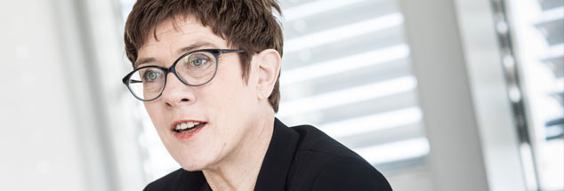 »Das Bewusstsein, dass es Größeres gibt, als wir es sind, relativiert die eigene Bedeutung. Das ist ein befreiender Gedanke. Er befreit auch von den eigenen Dämonen« Annegret Kramp-Karrenbauer (Foto: Stephan Pramme)