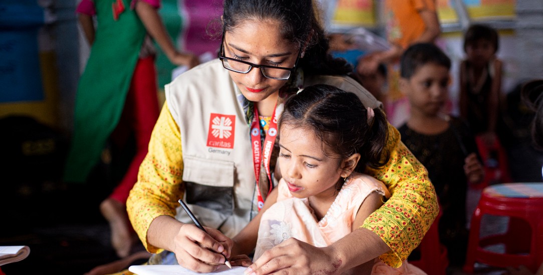 Nicht so wichtig? Unterricht der Caritas in einem Flüchtlingscamp für Rohingya.(Foto: Caritas international / Philipp Spalek) Nicht so wichtig? Unterricht der Caritas in einem Flüchtlingscamp für Rohingya.(Foto: Caritas international / Philipp Spalek)