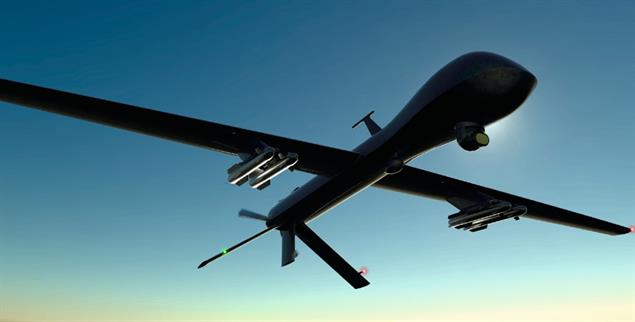 Bewaffnete Drohnen: Helfen sie, Soldatinnen und Soldaten zu schützen oder werden Kriege dadurch immer mehr ausgeweitet? (Foto: istockphoto/posteriori)