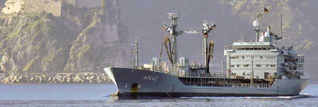 Marine-Tanker am Horn von Afrika: Friedensmission oder Kriegseinsatz? (Foto: pa/Marine)
