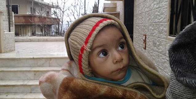 Hunger und Verzweiflung: Ein Kind in der belagerten Stadt Madaja. Bis zu zwei Millionen Menschen sollen in eingeschlossenen syrischen Städten leben (Foto: twitter #madaya) Hunger und Verzweiflung: Ein Kind in der belagerten Stadt Madaja. Bis zu zwei Millionen Menschen sollen in eingeschlossenen syrischen Städten leben (Foto: twitter #madaya)
