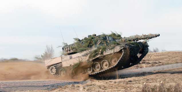 Leopard 2-Panzer: Mit dem Segen der Kanzlerin exportiert (Foto: pa/Krauss-Maffei Wegmann)