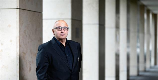 Armin Nassehi: Soziologe in München, Buchautor – und »glühender Fan« von Schalke 04. (Foto: laif/Andreas Pein)