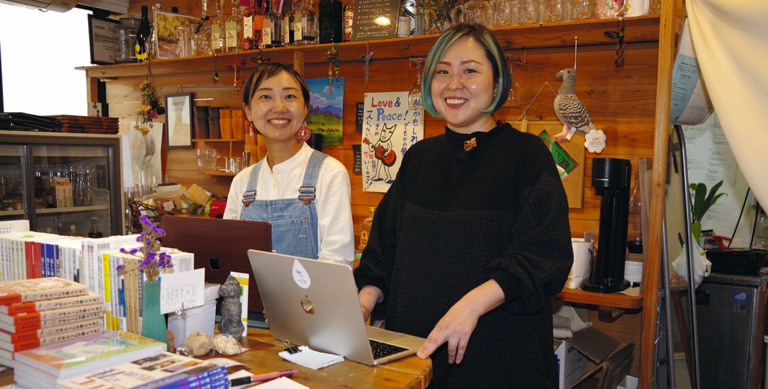 Über den Frieden sprechen:Mayu Seto (links) und Erika Abikoa.