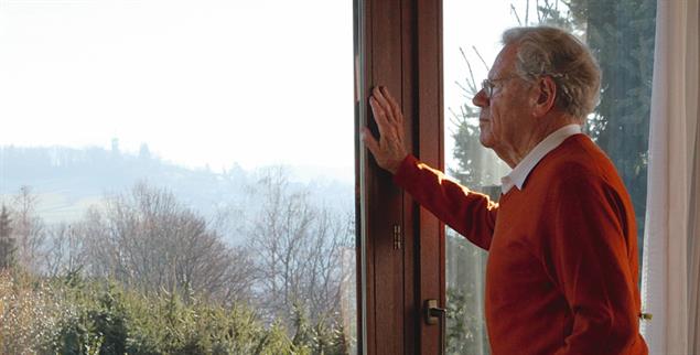 Hans Küng in seinem Haus in Tübingen (Foto: Bäuerle/Publik-Forum)