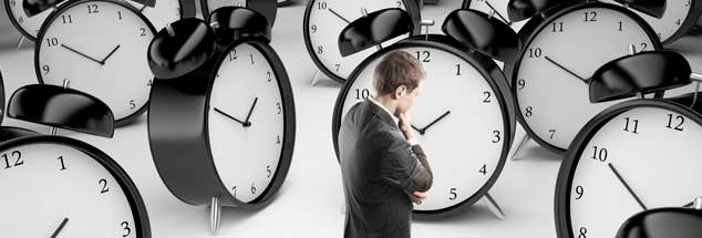 Uhren geben im modernern Leben den Takt vor. Vielen bereitet es jedoch ein immer größeres Unbehagen, dass ihr Alltag von morgens bis abends durchgeplant ist: Welche Strategien gibt es gegen das Zeitdiktat? (Foto: peshkova - Fotolia.com)