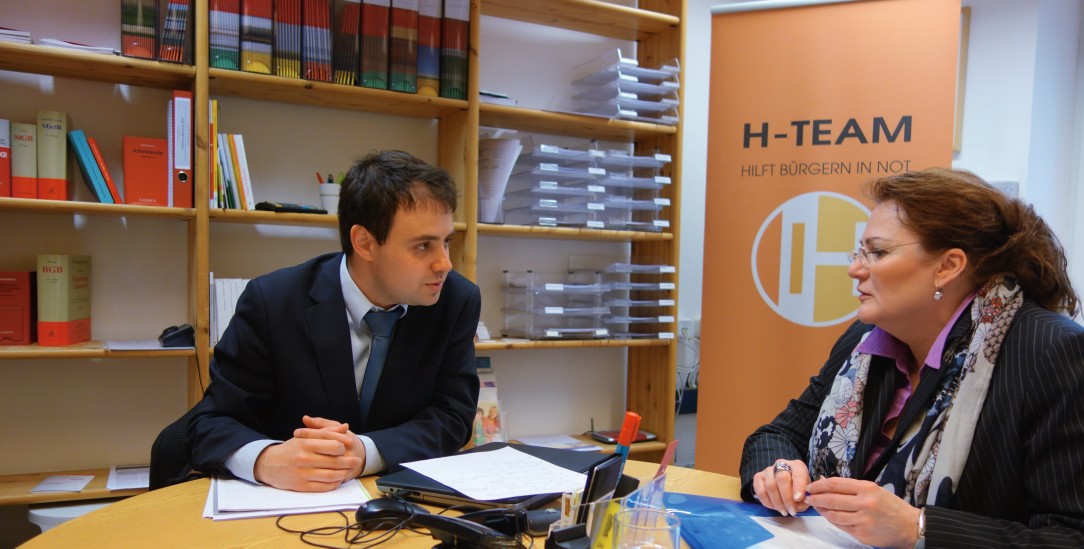Bieten kostenlose Rechtsberatung: Der Verein H-Team in München und Rechtsanwalt Michael Dligatch (Foto: H Team)