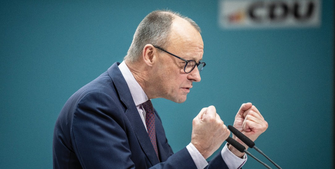 »Heimat, Patriotismus, Leitkultur«: Das Christliche spielt für den CDU-Vorsitzenden Friedrich Merz nur eine Nebenrolle. (Foto: pa/Michael Kappeler)