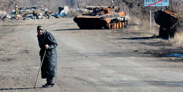 Unendliches Leid und große Zerstörung: Viele sind geflohen aus Debalzewe und anderen Orten der Ostukraine, aber manche sind geblieben und ertragen die Folgen des Krieges (Foto: pa/Voskresenskiy/RIA Novosti)