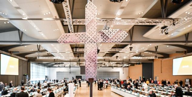 Möge das bessere Argument gewinnen: Blick in den Sitzungssaal im Congress Center der Frankfurter Messe während der zweiten Synodalversammlung (Foto: KNA)