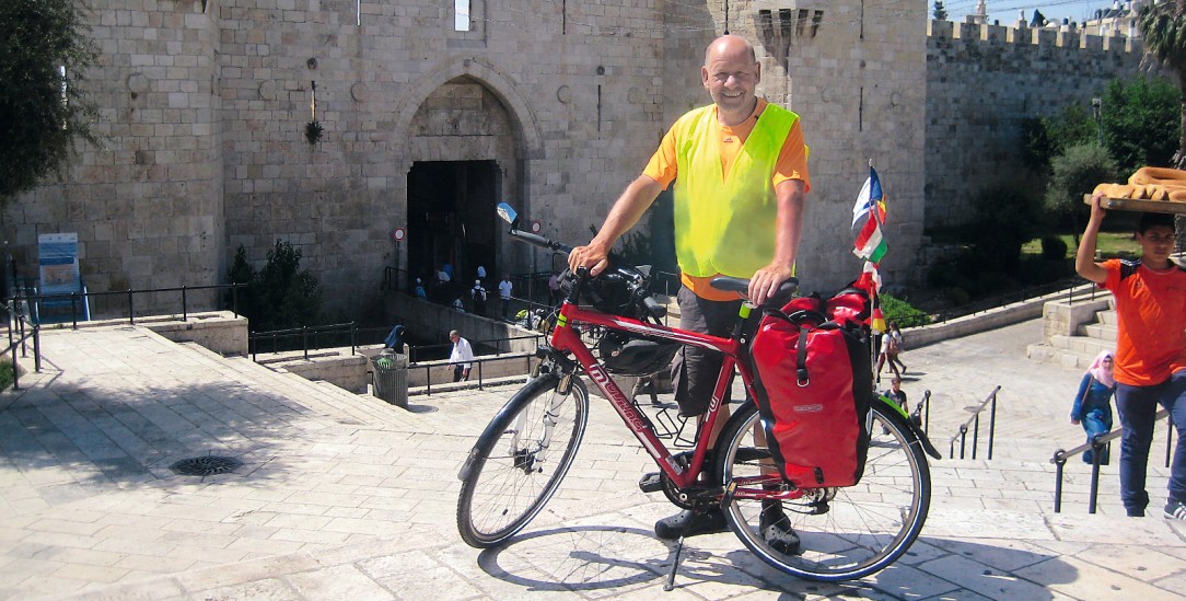 Angekommen: Bruno Schneider am Damaskustor in Jerusalem (Foto: privat)