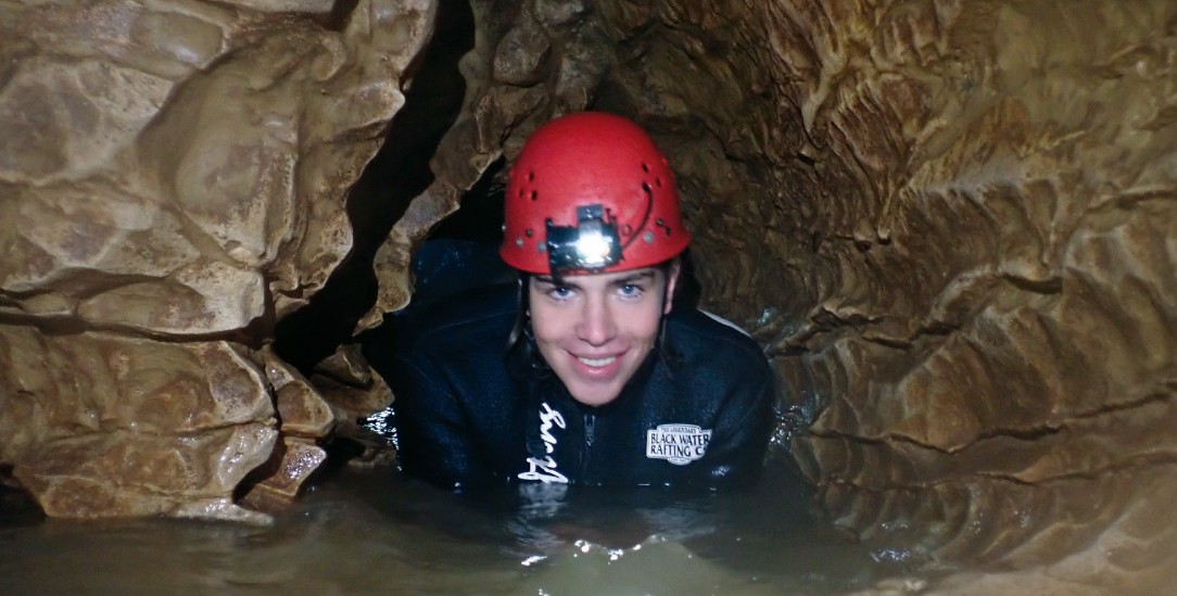 »Wir sind nicht alle gleich«: Matthis Reul beim Höhlenschwimmen in Neuseeland (Foto: privat)