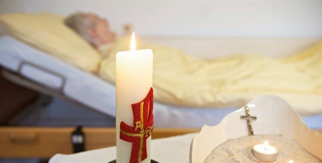 Sterbende in einem Altenheim: Worin besteht die Aufgabe christlicher Begleitung am Lebensende? (Foto: epd-bild/Werner Krueper)