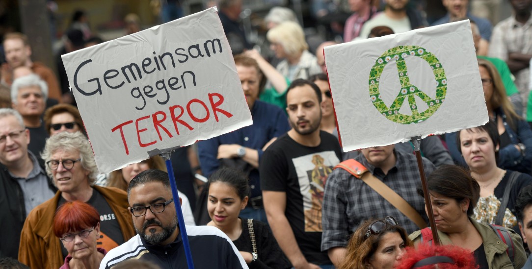Nicht mit uns:. Kundgebung von Muslimen in Deutschland als Reaktion auf den 11. September 2001 (Foto: pa/Kaiser)