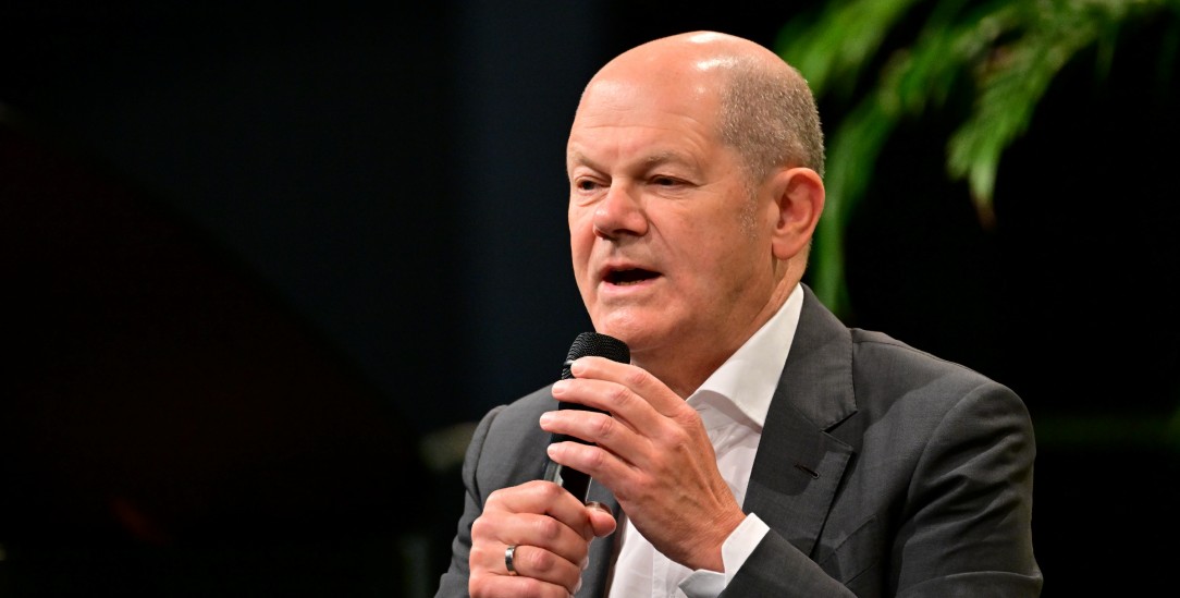 Es fallen die Worte »abgewogen«, »überlegt« oder »sorgfältig«: Olaf Scholz auf dem Evangelischen Kirchentag in Nürnberg (Foto: epd/Thomas Lohnes)