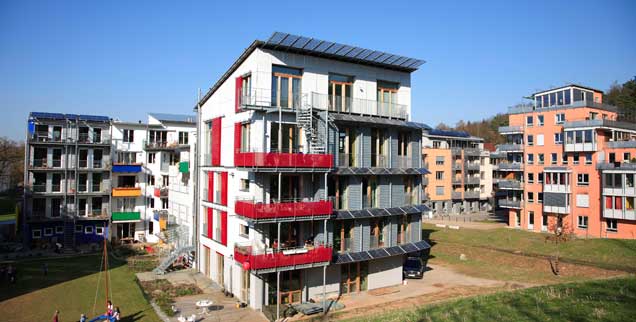 Tübingen geht beim Städtebau neue Wege: Zum Beispiel mit dem Französischen Viertel, das Wohnen mit Gewerbe verbindet, Autos sind weitgehend verbannt. Ein Vorbild? (Foto: pa)