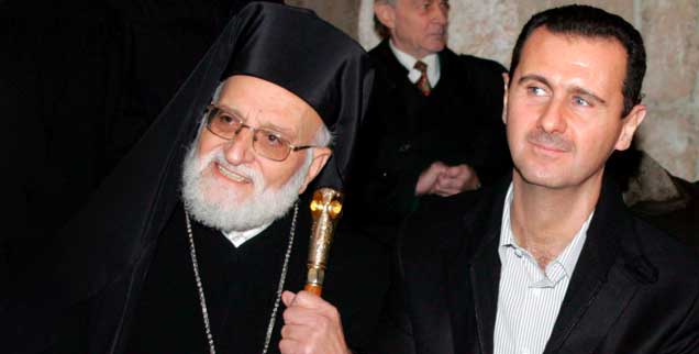 Bis heute eng vertraut: Syriens Noch-Präsident Bashar al-Assad (rechts) und Patriarch Gregoire Laham, der Leiter der mit Rom verbundenen Melkitischen Kirche Syriens, beim einem Gespräch im Jahr 2008. (Foto: pa/Badawi) 