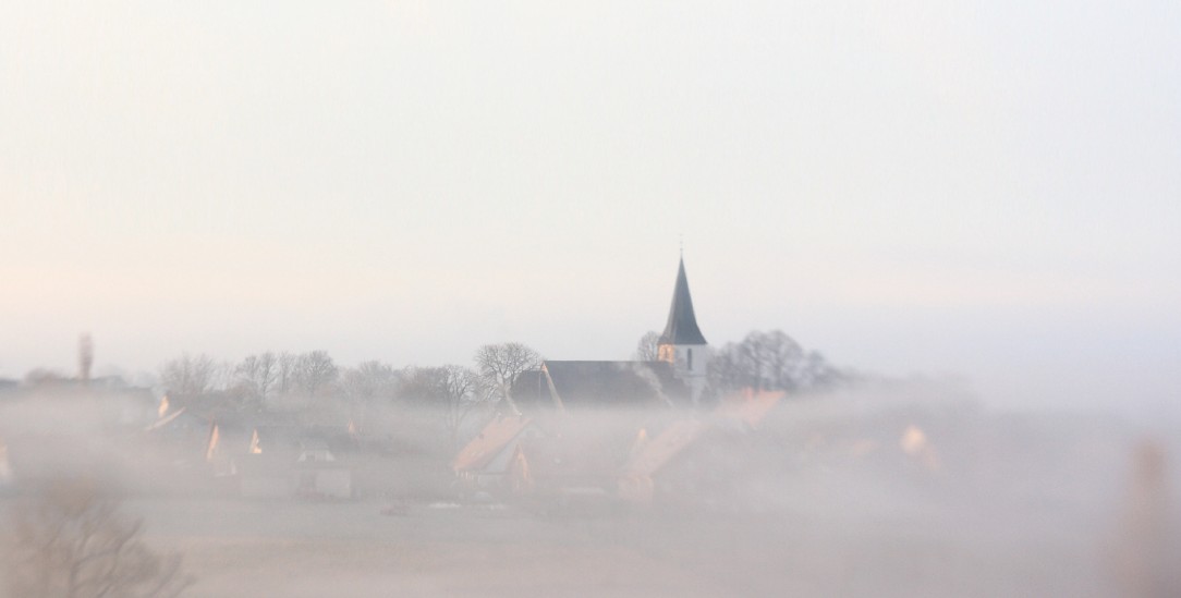 Die Kirche im Dorf: Auch die Idylle kann ein Tatort sein. (Foto: Torsten Lorenz / stock.adobe.com) 