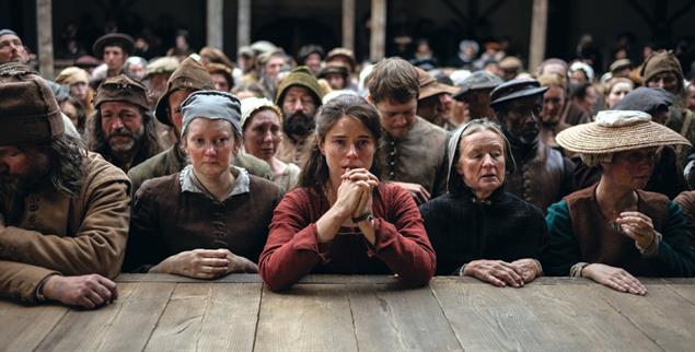 Agnes (Jessie Buckley) ist gerührt von der »Hamlet«-Inszenierung ihres Mannes. (Foto: PA / AP / Agata Grzybowska)