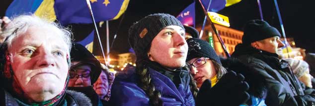 Kiew: Bürger demonstrieren gegen die geballte Staatsmacht für eine Annäherung der Ukraine an die Europäische Union. (Foto: Gleb Garanich/Reuters)
