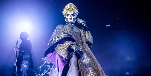 Hier singt nicht der Papst: Tobias Forge alias »Papa Emeritus« von der Metal-Band »Ghost« (Foto: pa/Citypress24)