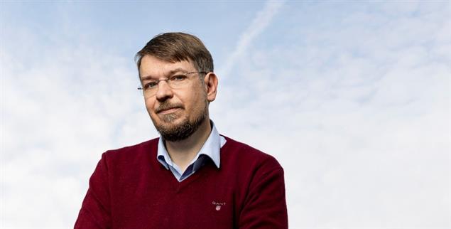Mann mit Weitblick: Seit Sebastian Seiffert die dramatische Klimasituation erkannt hat, engagiert er sich in der Politik, an der Uni - und lange auf Twitter. (Foto: Jana Kay)