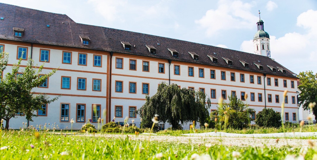 Viele Platz für wenig Männer: Viele Priesterseminare, hier das Eichstätter, sind zu groß geworden (Foto: kna)