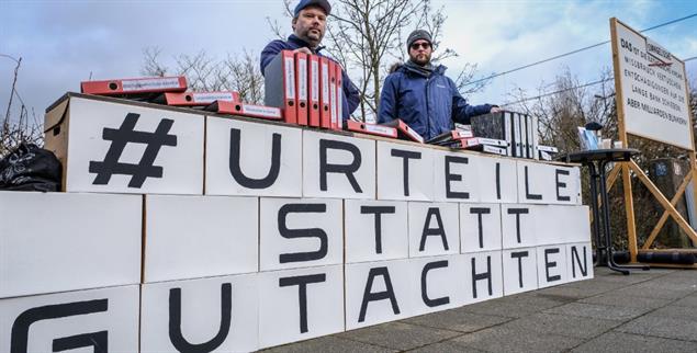 Ein Gutachten im Auftrag der evangelischen Kirche genügt nicht, sagen Betroffene des Missbrauchs - und fordern ein staatliches Eingreifen. (Foto: epd-bild/Jens Schulze)