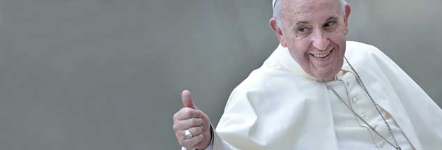 Dieser Mann scheint nie wirklich schlechte Laune zu haben: Papst Franziskus begeistert gerade die US-Amerikaner - auf sehr amerikanische Weise. (Foto: pa/ Spaziani)