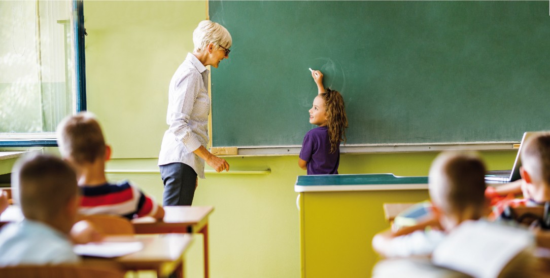 Unterricht im Mangelbetrieb: Sollen Lehrkräfte länger arbeiten? (Foto: istockphoto/skynesher)