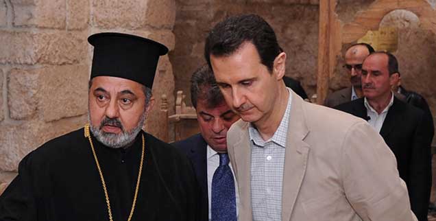 Letzte Hoffnung Assad: Syriens Machthaber besucht in Begleitung kirchlicher Würdenträger die Christenstadt Maalula, nachdem sie von seinen Truppen Ostern 2014 zurückerobert wurde  (Foto: Reuters/Sana)