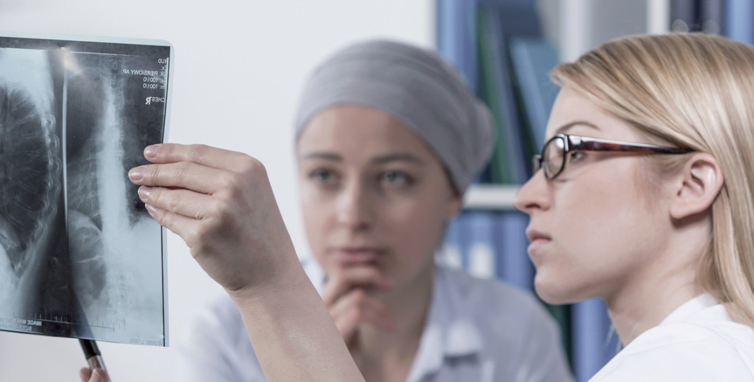 Patienten können die Forschung unterstützen, wenn sie ihre Erfahrungen weitergeben. (Foto: Getty Images/IStockphoto/Katarzyna Bialasiewicz)