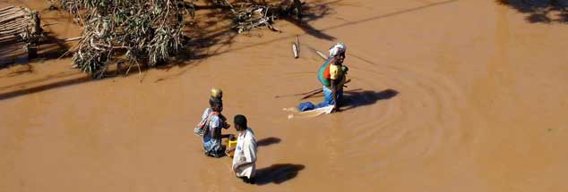 Wasser, wohin man sieht: Teile von Mosambik sind infolge des Zyklons Idai überschwemmt, die Hafenstadt Beira ist fast völlig zerstört, auch Simbabwe und Malawi sind von der Katastrophe betroffen, fast zwei Millionen Menschen brauchen Nothilfe (Foto: pa/reuters/Sibeko)